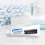 Pasta-Dental-Oral-b-3d-White-Mineral-Clean-Fresh-Mint-75-Ml-8-845437